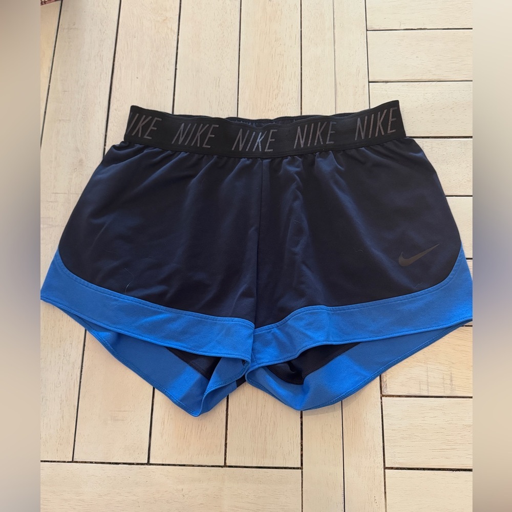 NIKE | Dry Fit Athletic Brief Lined 2 Tone shorts 
Sz Medium Blue